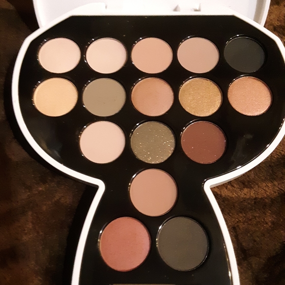 Karl Langerfeld eyeshadow pallet.  New in box. - Picture 3 of 3